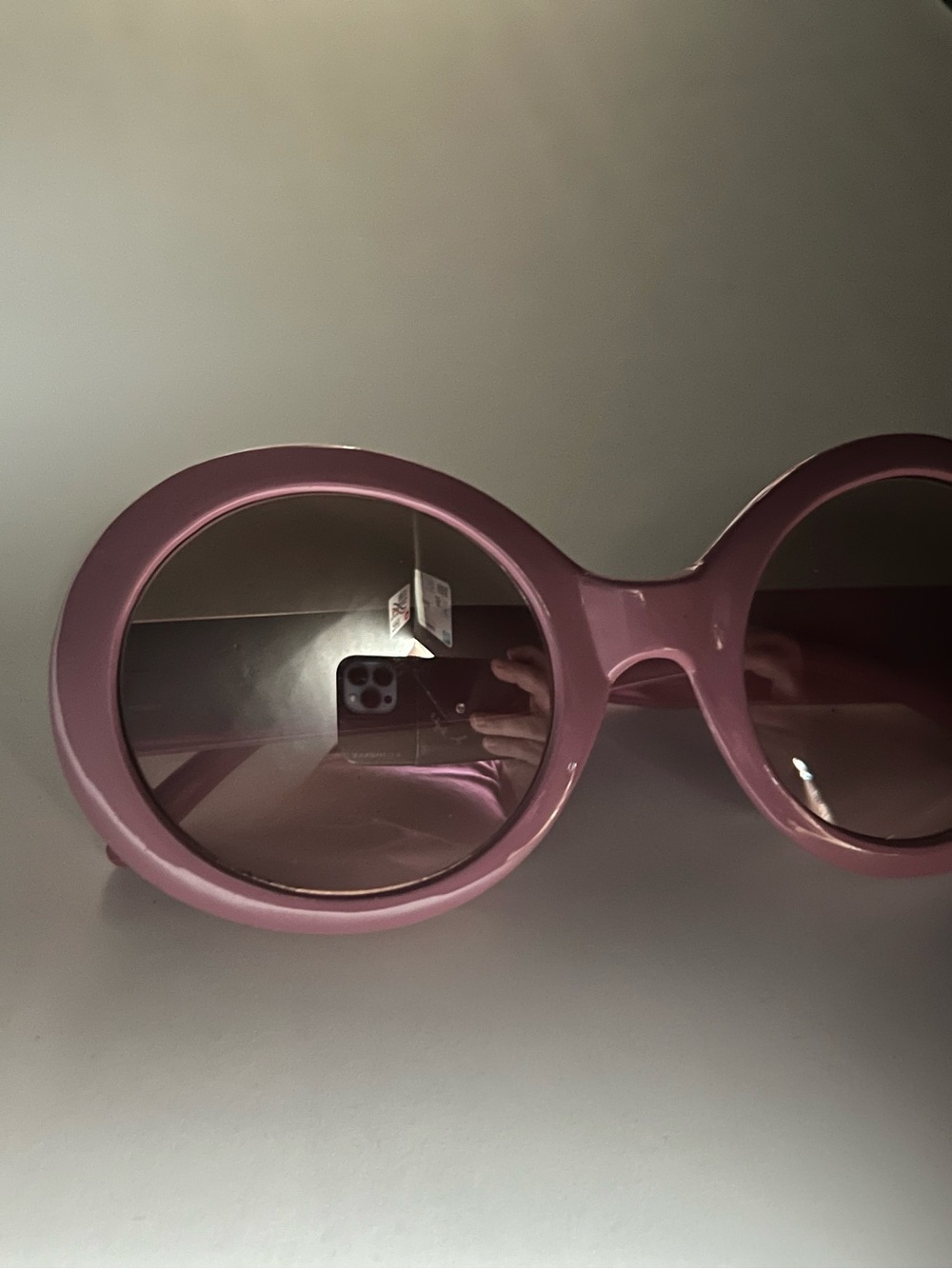 Vintage style mod Round Pink Women's Sunglasses - Fashion Statement Shades